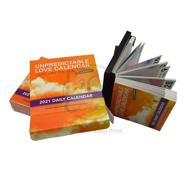 క్యాలెండర్లలో నాణ్యతతో రాజీపడకుండా రీసైకిల్ మెటీరియల్స్ ఎలా ఉపయోగించబడతాయి?